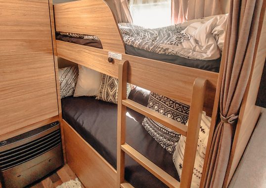 Kinderzimmer im Wohnwagen