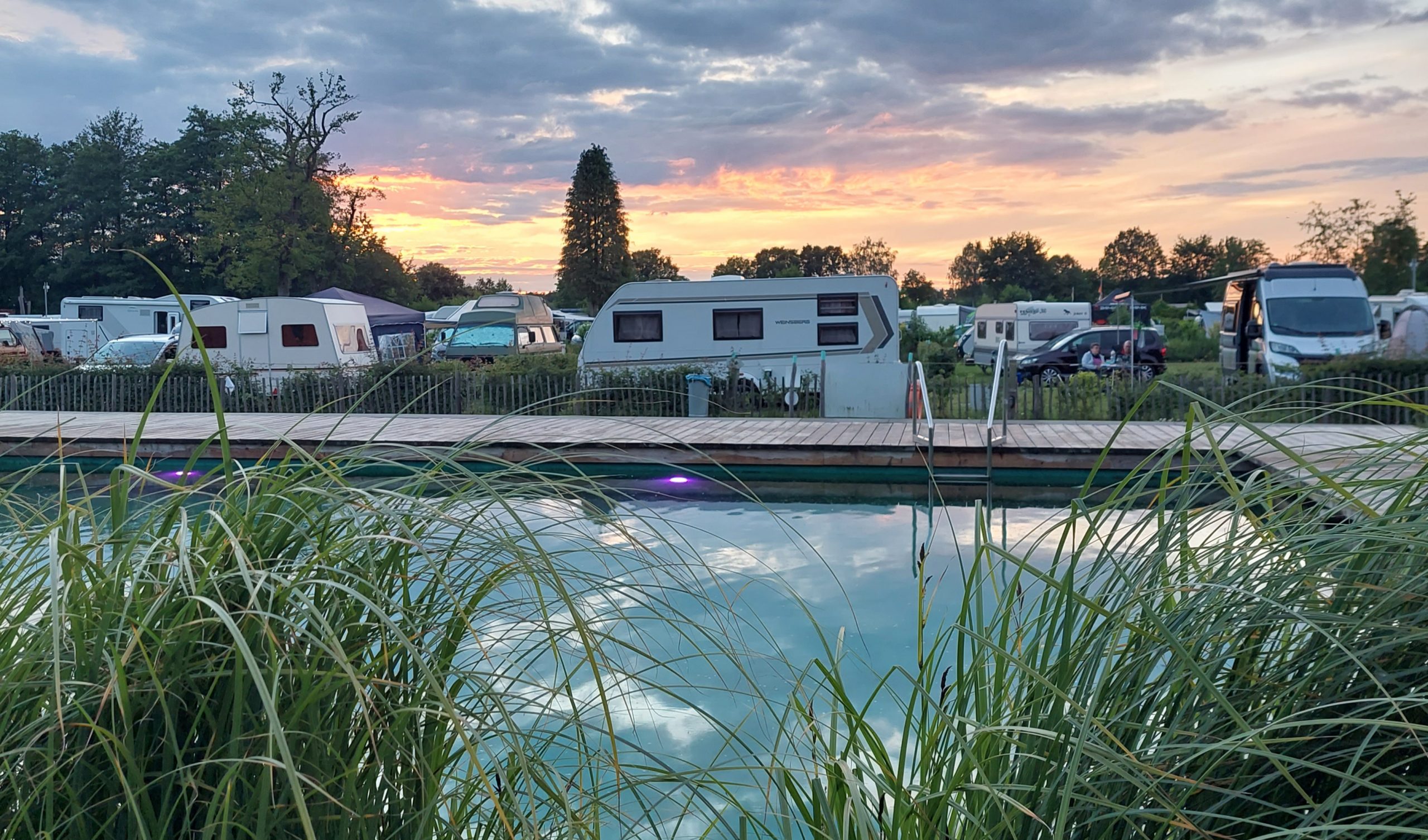Den perfekten Stellplatz beim Camping finden – worauf es wirklich ankommt
