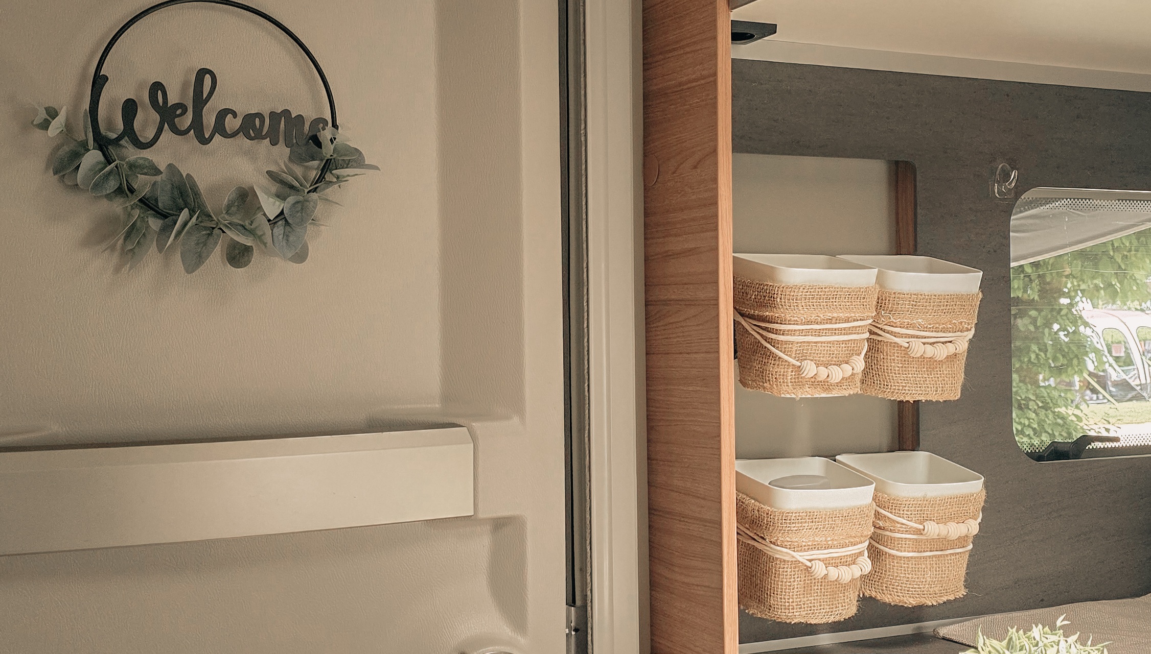 Praktisches DIY: Hängekörbe fürs Gewürzregal