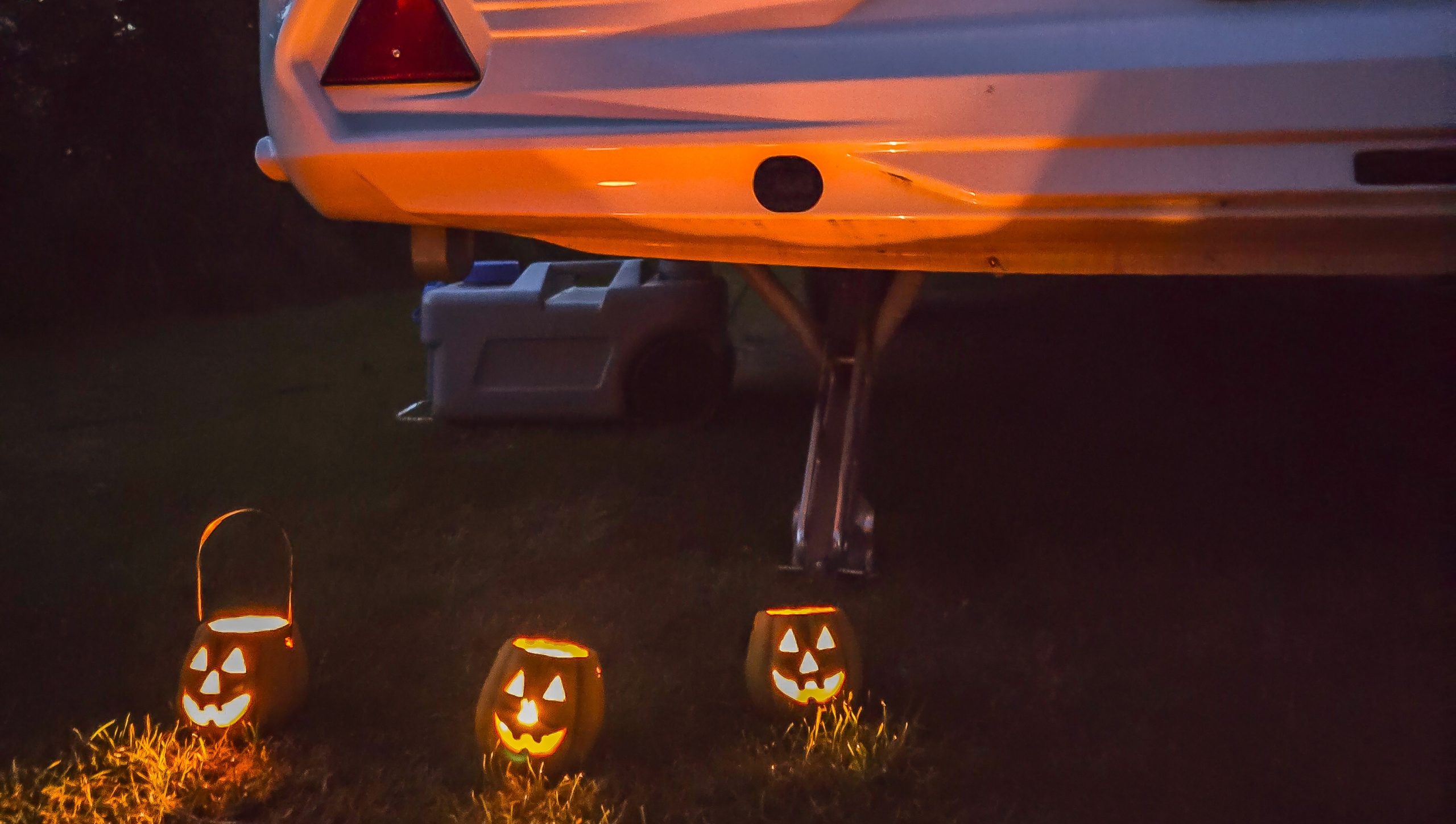 Halloween auf dem Campingplatz: Wenn es auf dem Stellplatz plötzlich gruselig wird